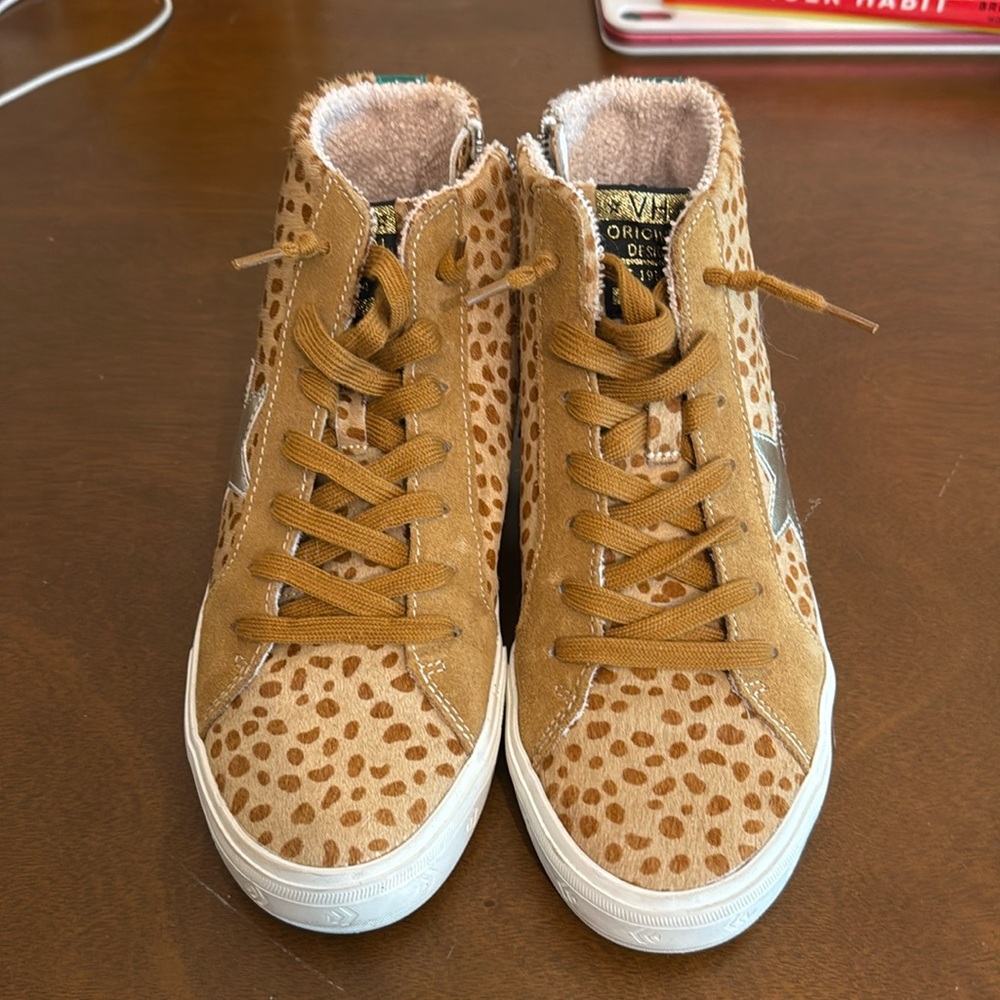 Women’s size 9 high top